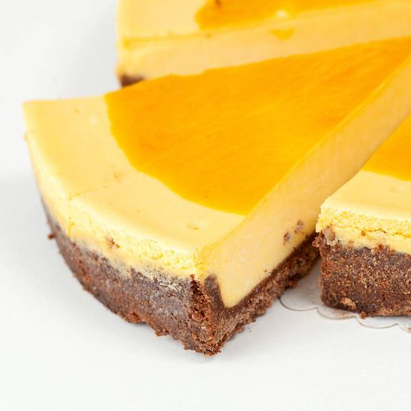 Cheesecake cu Mango și Fructul Pasiunii